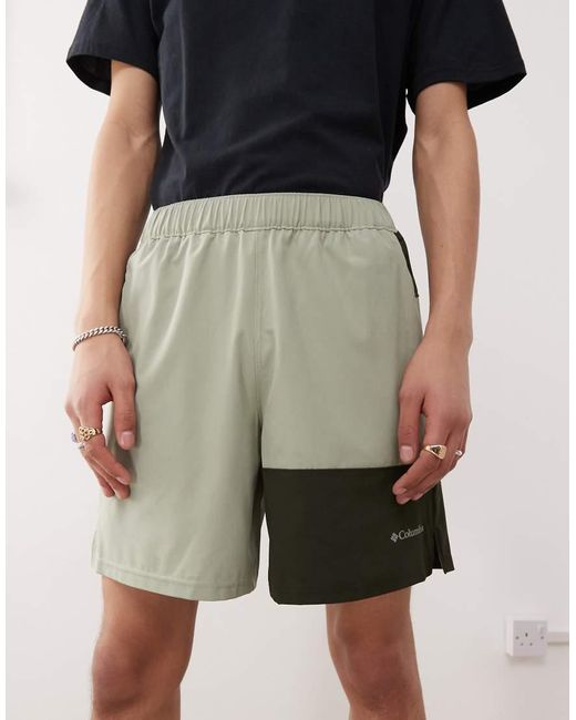 Pantalones Cortos Verdes Con Diseño Color Block Hike De Columbia de hombre de color Natural