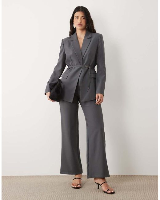 Kaiia Gray Exclusive 90s Cinched Waist Oversized Blazer