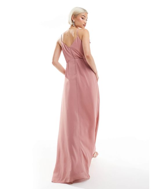 L'invitée - robe longue cache-cœur en mousseline à volants et fente - sombre TFNC London en coloris Pink