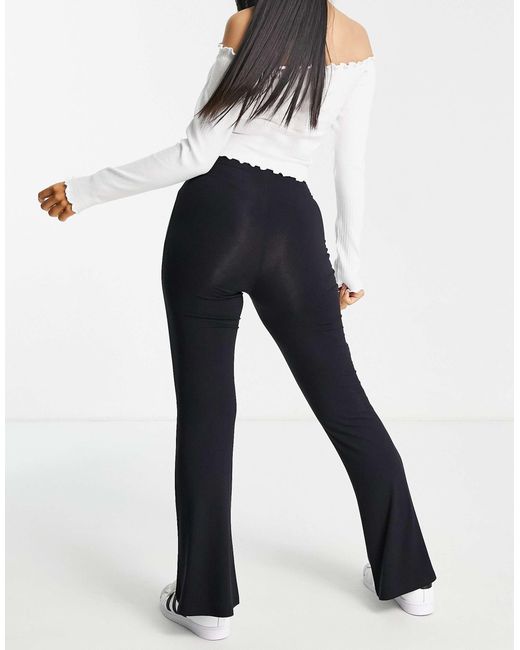 Asos design petite - pantalon évasé ASOS en coloris Black
