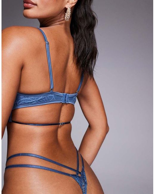 ASOS Talia in het Blue