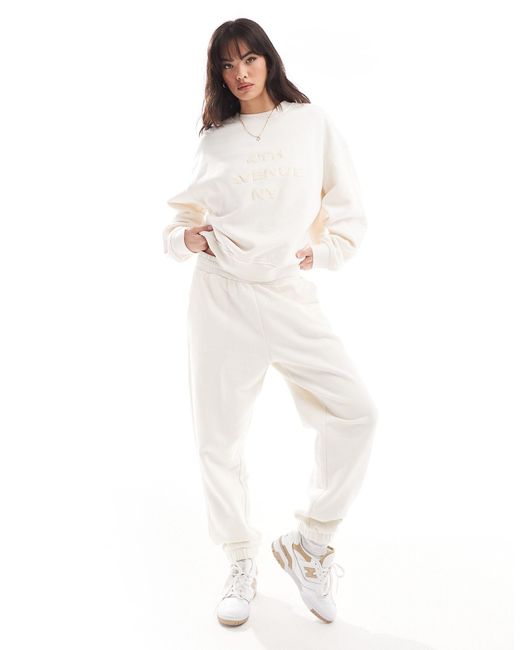 4th & Reckless White Embossed Boucle 4th Avenue Ny Sweatshirt Co-ord