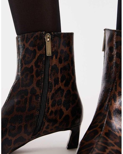 Botines De Tacón Bajo Con Estampado De De Schuh de color Blue