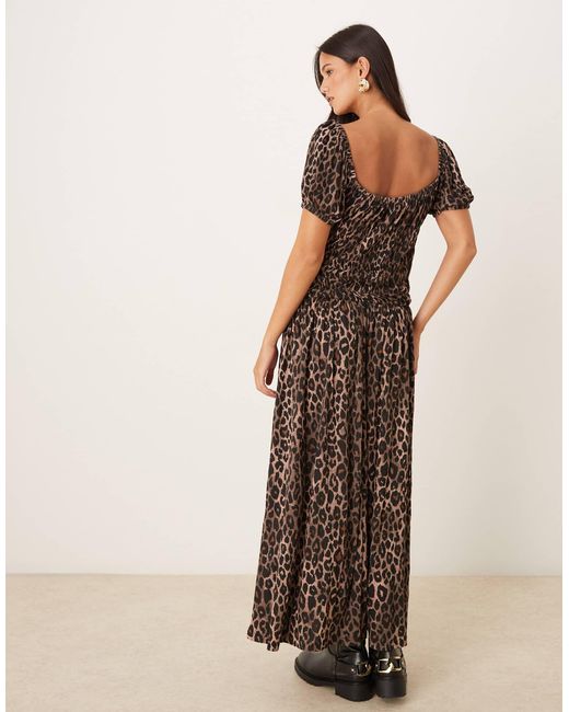 ASOS Multicolor – midi-nachmittagskleid mit knittertextur, gesmokter taille, milkmaid-ausschnitt, puffärmeln und leopardenmuster