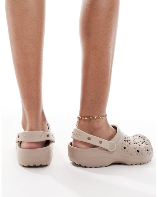Sabots classiques à découpes fleuries - taupe CROCSTM en coloris White