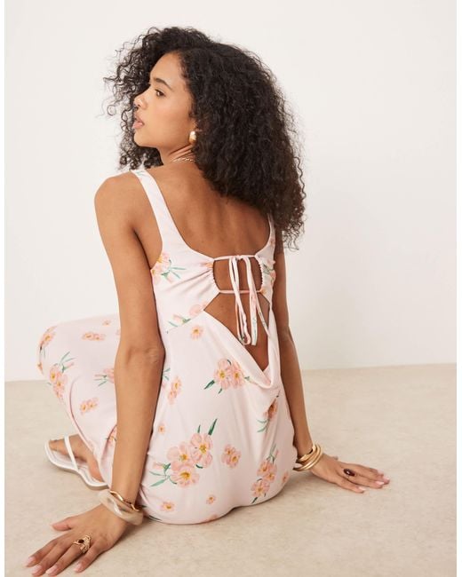 ASOS Natural – maxikleid mit wasserfallausschnitt hinten, geraffter brustpartie und blumendruck