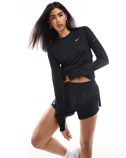 Nike Black – aeroswift dri-fit – plissierte shorts