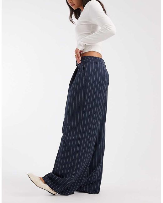 Pantaloni Sartoriali A Vita Bassa E Fondo Ampio Taglio Maschile Con Motivo Gessato di ASOS in Blue