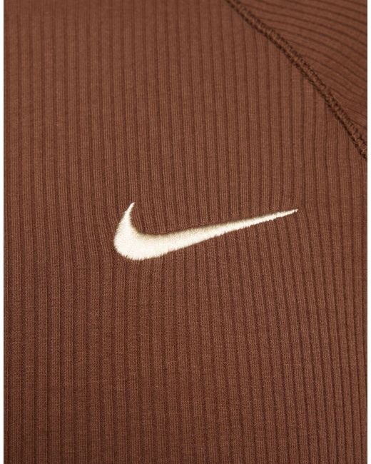 Top marrón con cremallera Nike de color Brown