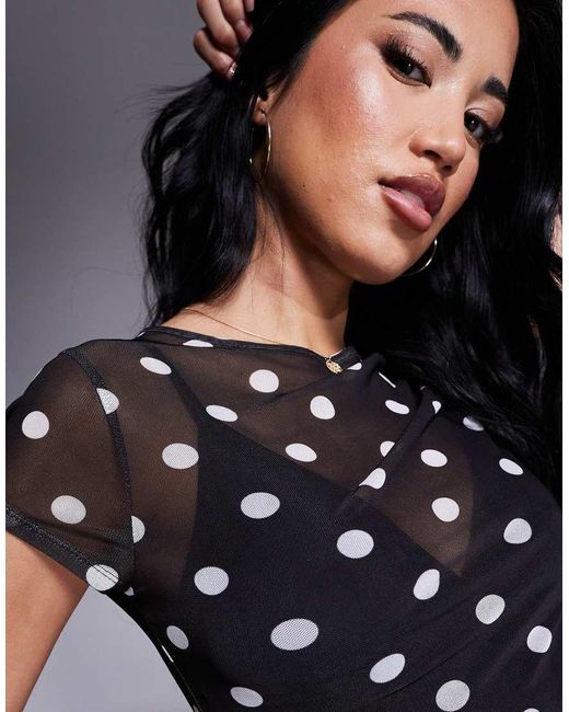 Camiseta Negra Con Diseño Encogido Y Estampado De Lunares De Malla De ASOS de color Multicolor