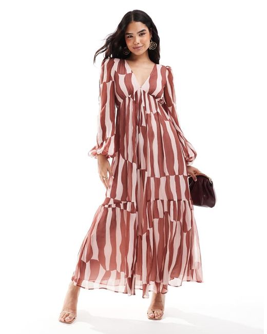 ASOS Gelaagde Maxi-Jurk Met Lange Mouwen, V-Hals En Abstracte Print in het Red