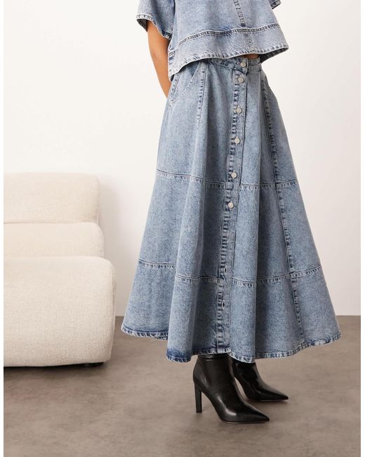 Jupe mi-longue boutonnée en jean d'ensemble - moyen délavé ARRANGE en coloris Blue