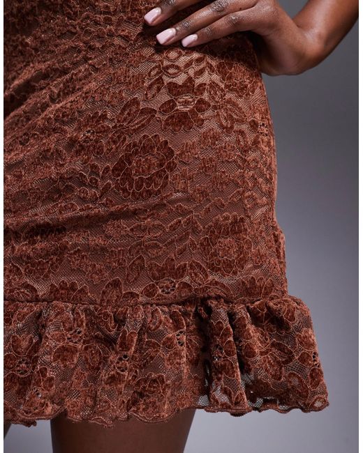 ASOS Brown – minikleid aus schokoer spitze mit v-ausschnitt und rüschensaum