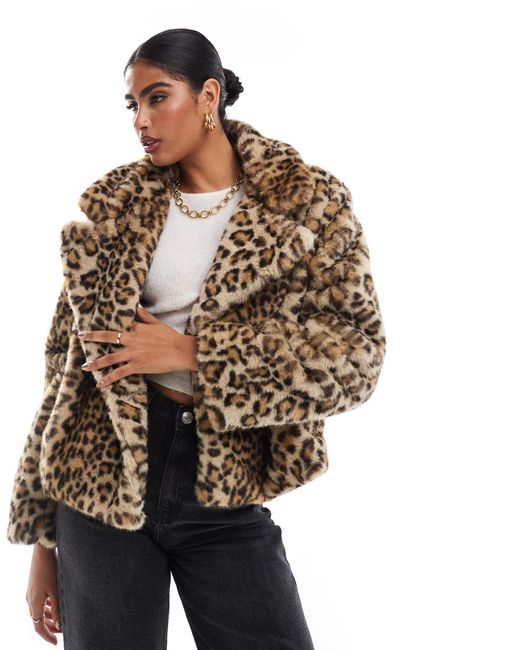Stradivarius Brown – kurz geschnittene jacke aus kunstpelz mit leopardenmuster