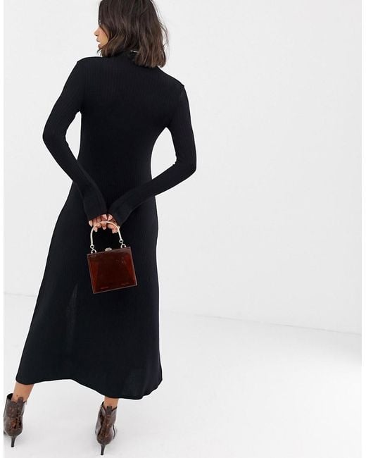 Vestido midi de punto acanalado en negro Stradivarius de color