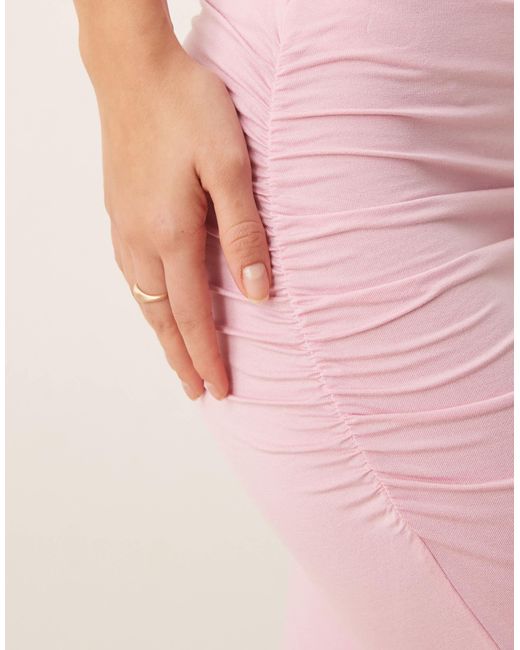 Jupe longue d'ensemble en jersey doux froncée sur le côté Gina Tricot en coloris Pink