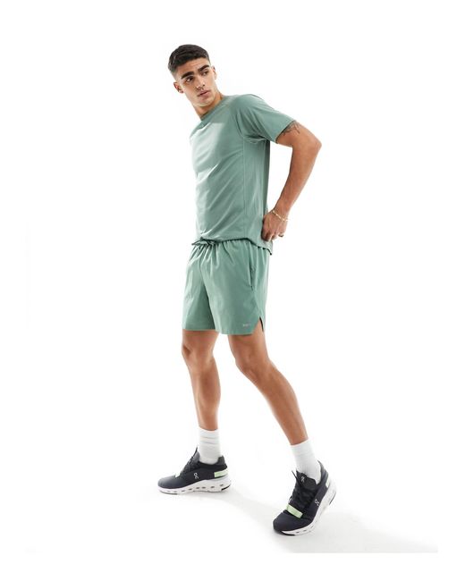 Running - evolve - pantaloncini da 5" chiaro di PUMA in Green da Uomo