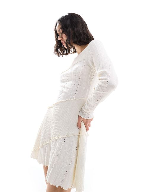 Robe courte à texturée avec manches longues et dos échancré - taupe Miss Selfridge en coloris White