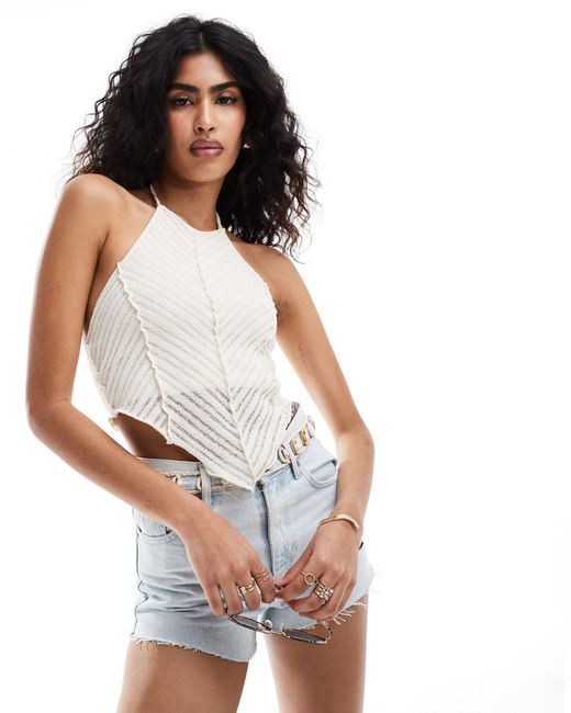 Top all'uncinetto allacciato al collo di Bershka in White