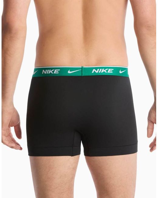 Essential di Nike in Black da Uomo