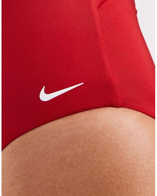 Nike di Nike in Red