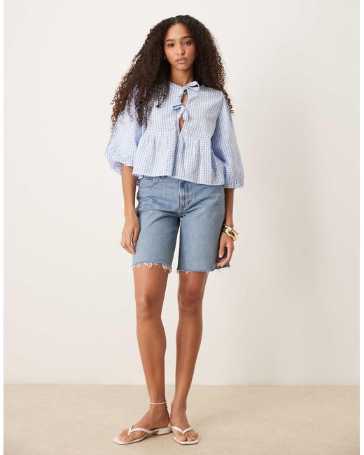 Bermuda classique à taille mi-haute avec ourlet effiloché - moyen délavé Abercrombie & Fitch en coloris Blue