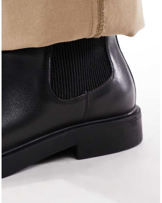 Schuh Black Dice Round Toe Chelsea Boots for men