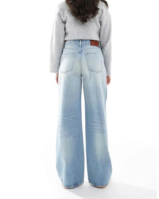 Vaqueros Azul Claro Tintado De Pernera Ancha Con Diseño Rasgado De Calvin Klein de color Blue