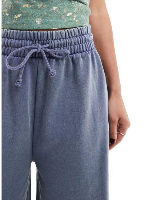 Pantaloncini della tuta taglio lungo pesanti indaco slavato di ASOS in Blue