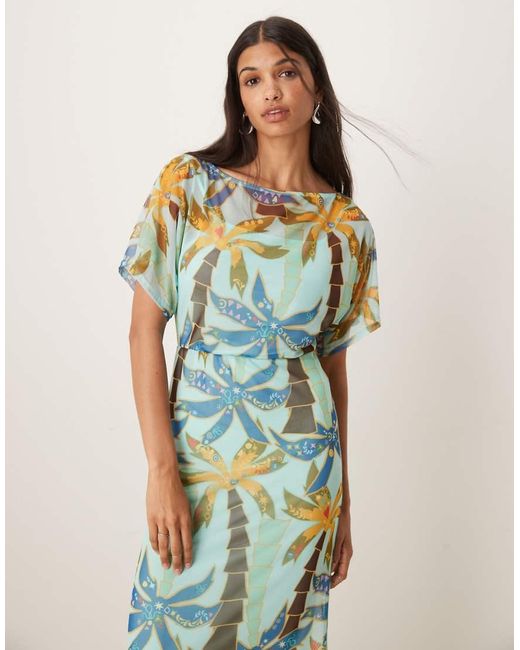Vestido Largo Asimétrico Con Estampado De Palmeras De Malla Tilly De Never Fully Dressed de color Blue