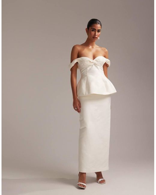 Vestido De Novia Semilargo Blanco Estructurado Con Escote Bardot Fruncido De ASOS de color White
