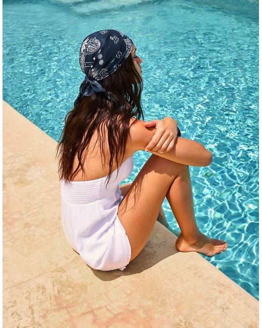Bershka Playsuit Met Halternek En Strikdetail in het White