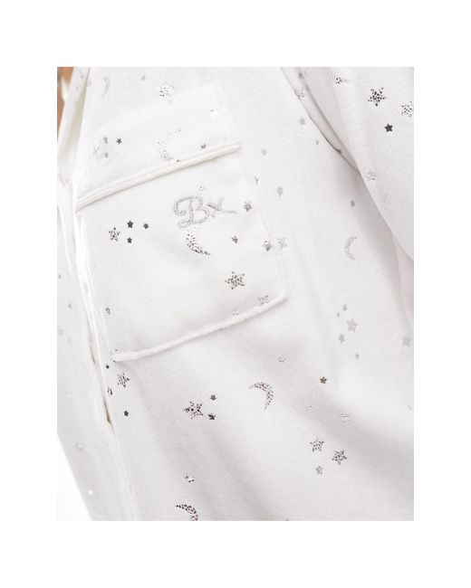 Pijama color con solapas y estampado plateado metalizado Boux Avenue de color White