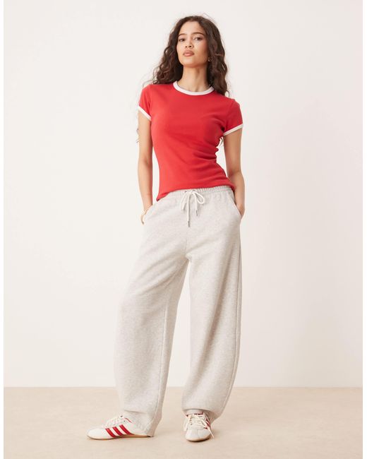 Abercrombie & Fitch Red – geripptes t-shirt