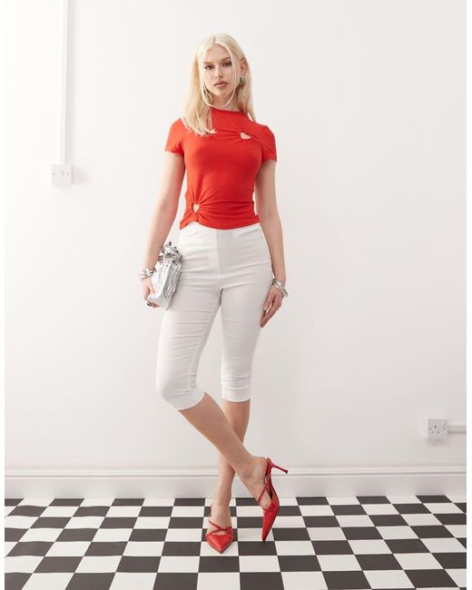 Amy Lynn Top Met Textuur En Hartvormige Uitsnijding in het Red