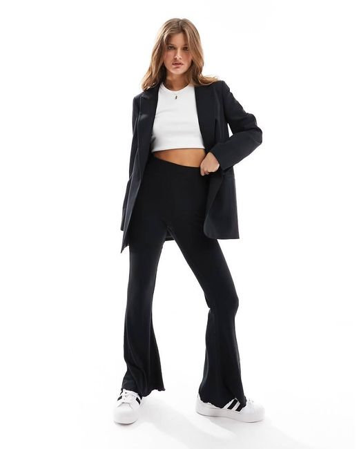 Pantalones De Campana Negros Con Bajos Ondulados De Canalé De Asos Design Petite ASOS de color Black