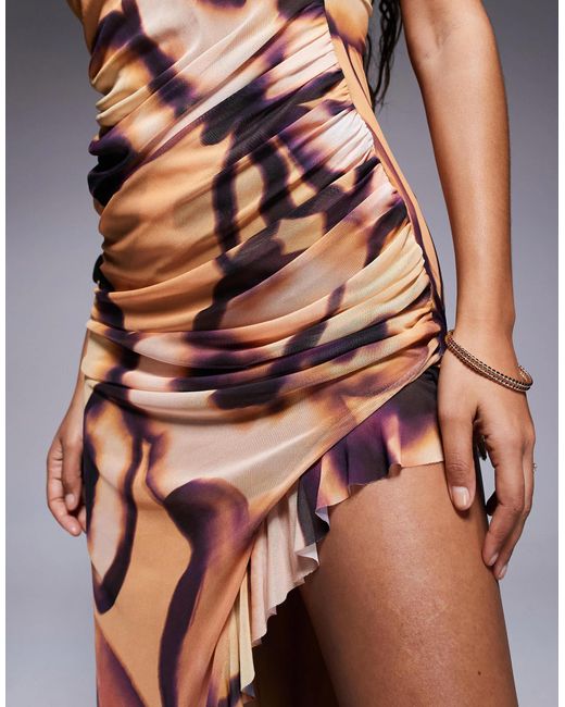 Asos design petite - robe longue en tulle imprimé fleuri abstrait avec bretelles noires contrastantes et volants - jaune ASOS en coloris Multicolor