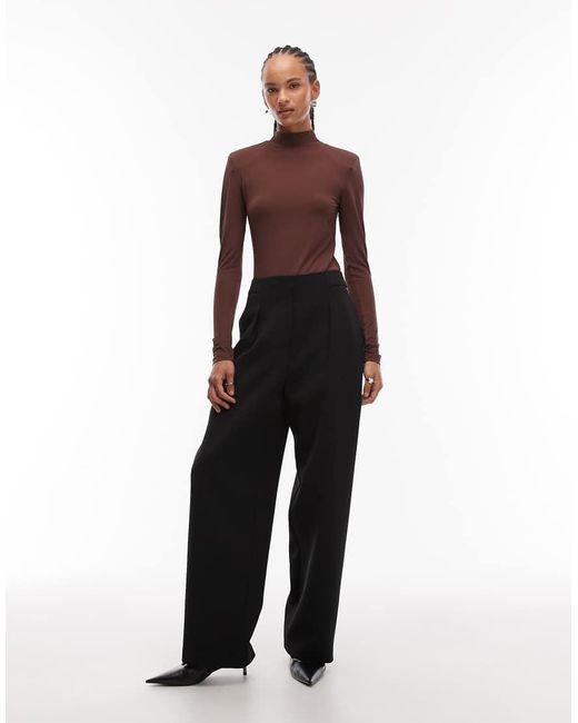 Body Sinuoso Accollato A Maniche Lunghe Color Cioccolato Con Spalle Imbottite di ASOS in Purple