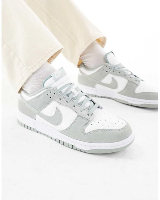 Nike White Dunk Low Retro Se Sneakers for men