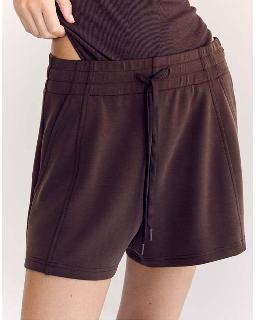 Stradivarius Shorts Van Zachte Stof Met Bies in het Brown