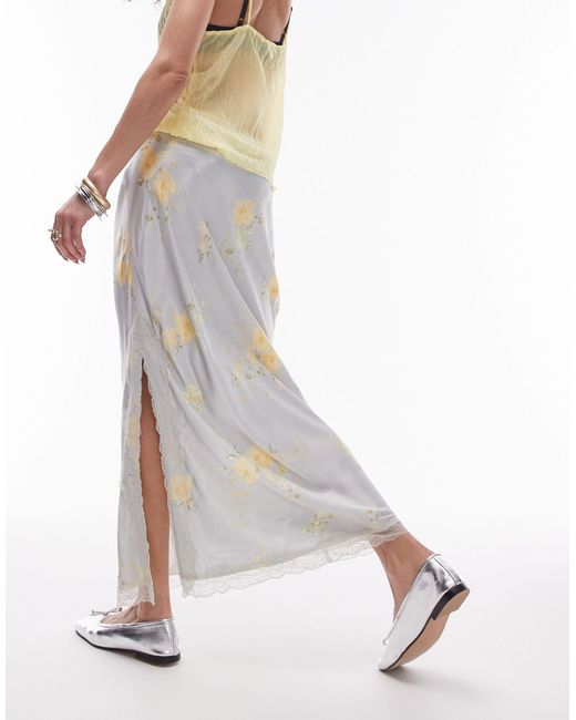 Jupe mi-longue satinée à bordures en dentelle - gris avec motif roses jaunes TOPSHOP en coloris White
