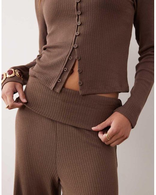 Pantalones Marrón Con Cinturilla Plegada Y Detalle Fruncido De Canalé De ASOS de color Brown