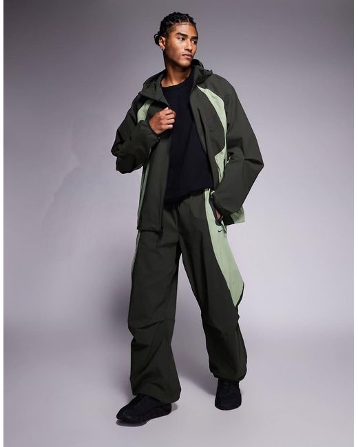 Nike Black Tech Dri-fit Woven Oversized joggers for men