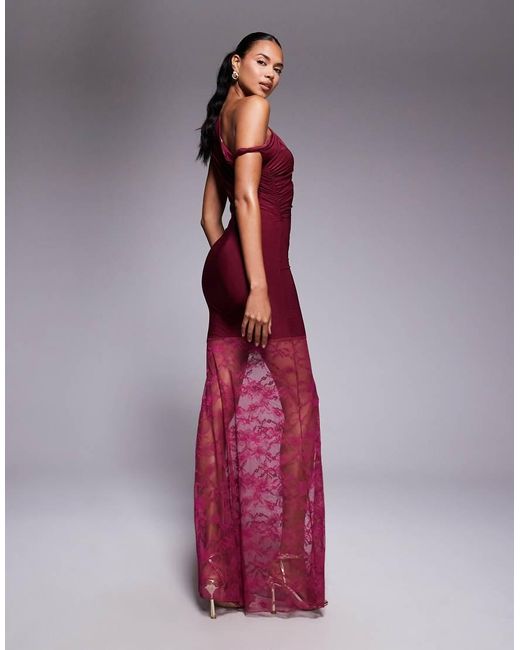 Kaiia Exclusives in het Red