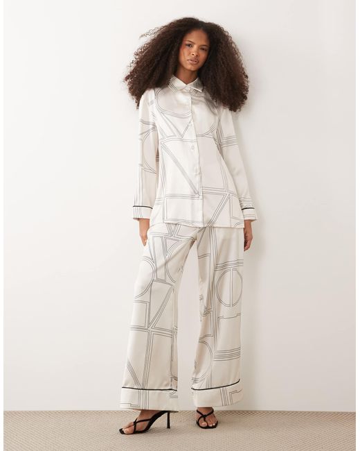 Chemise d'ensemble satinée à imprimé abstrait et liserés contrastants - crème Iyal en coloris Natural