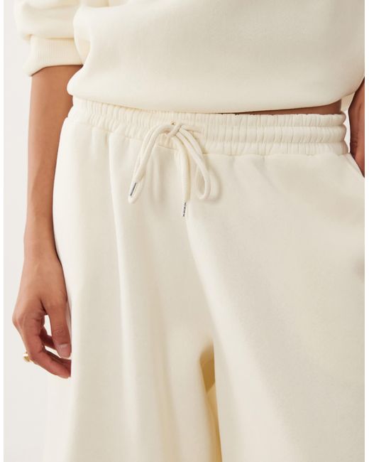 Short ASOS en coloris Natural