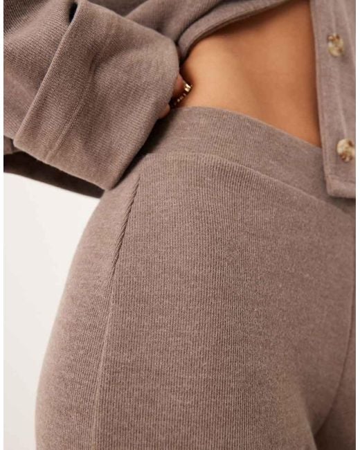 Pantaloni Morbidi Al Tatto Color Moka Con Fondo Ampio E Risvolto di ASOS in Brown