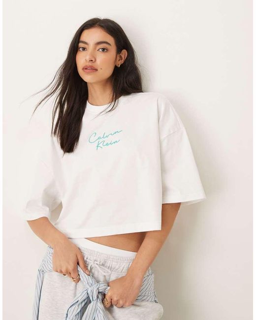 Calvin Klein Gestreepte Crop Top Met Rechte Pasvorm En Logo in het White