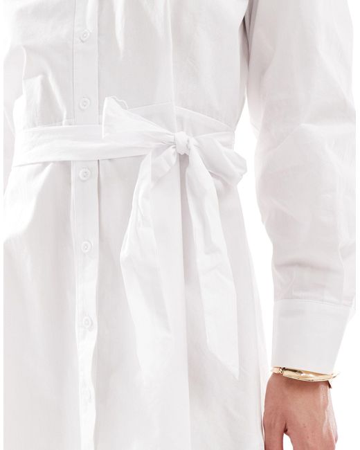 Robe chemise courte en popeline avec ceinture Miss Selfridge en coloris White