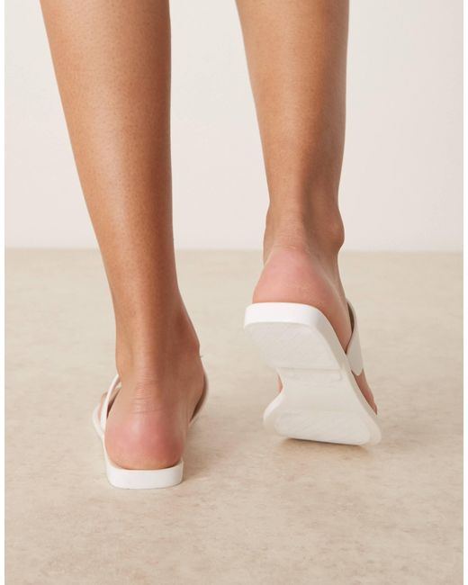 ASOS Natural – flatter – jelly-zehenstegsandalen